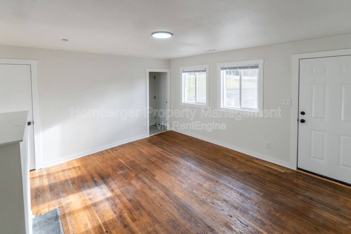 1909 S Garden Springs Rd - Photo 3 of 10