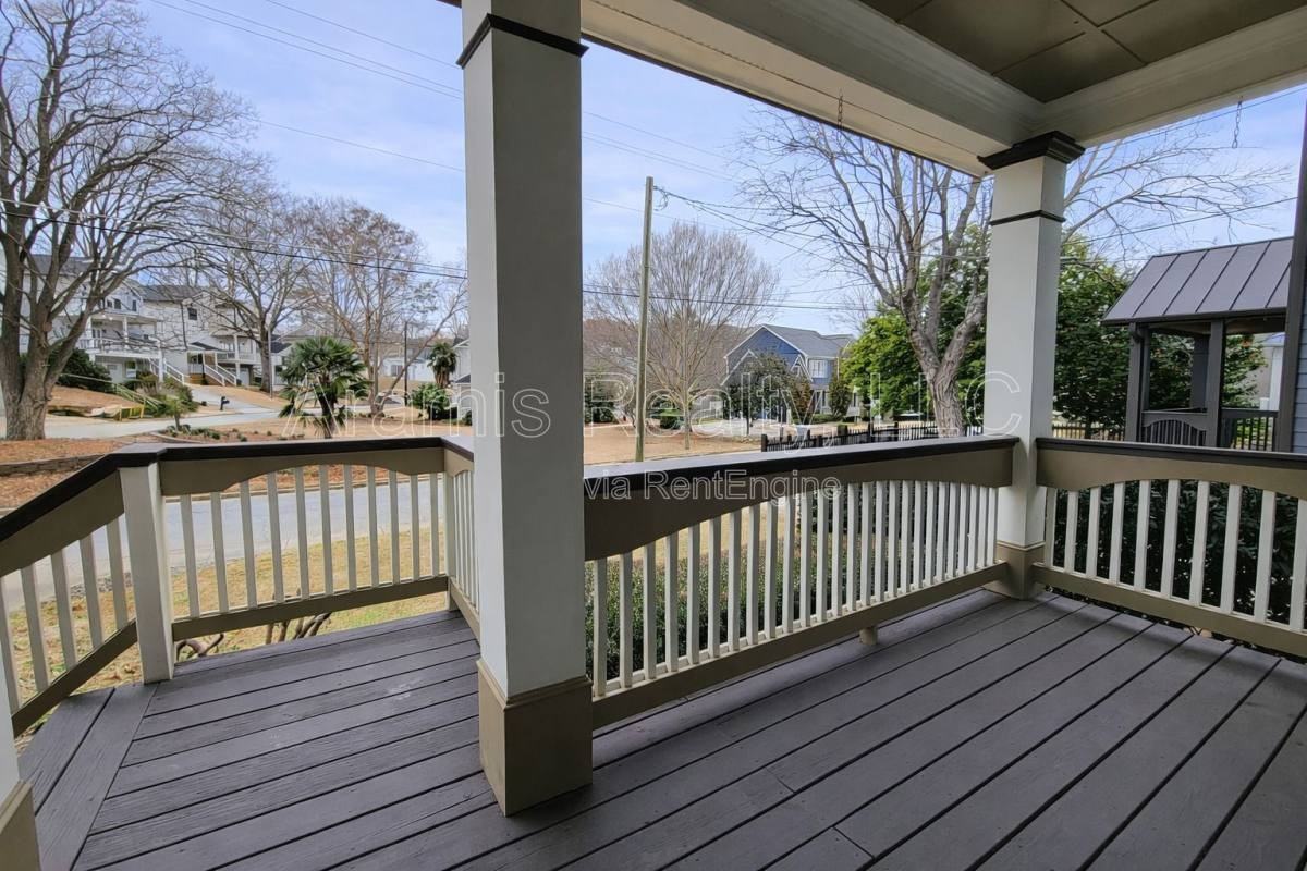 3239 Osborne Rd Ne - Photo 3 of 10