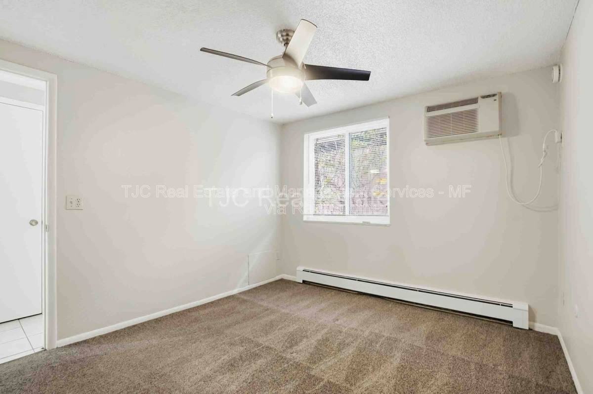 1138 N Corona St - Photo 6 of 10