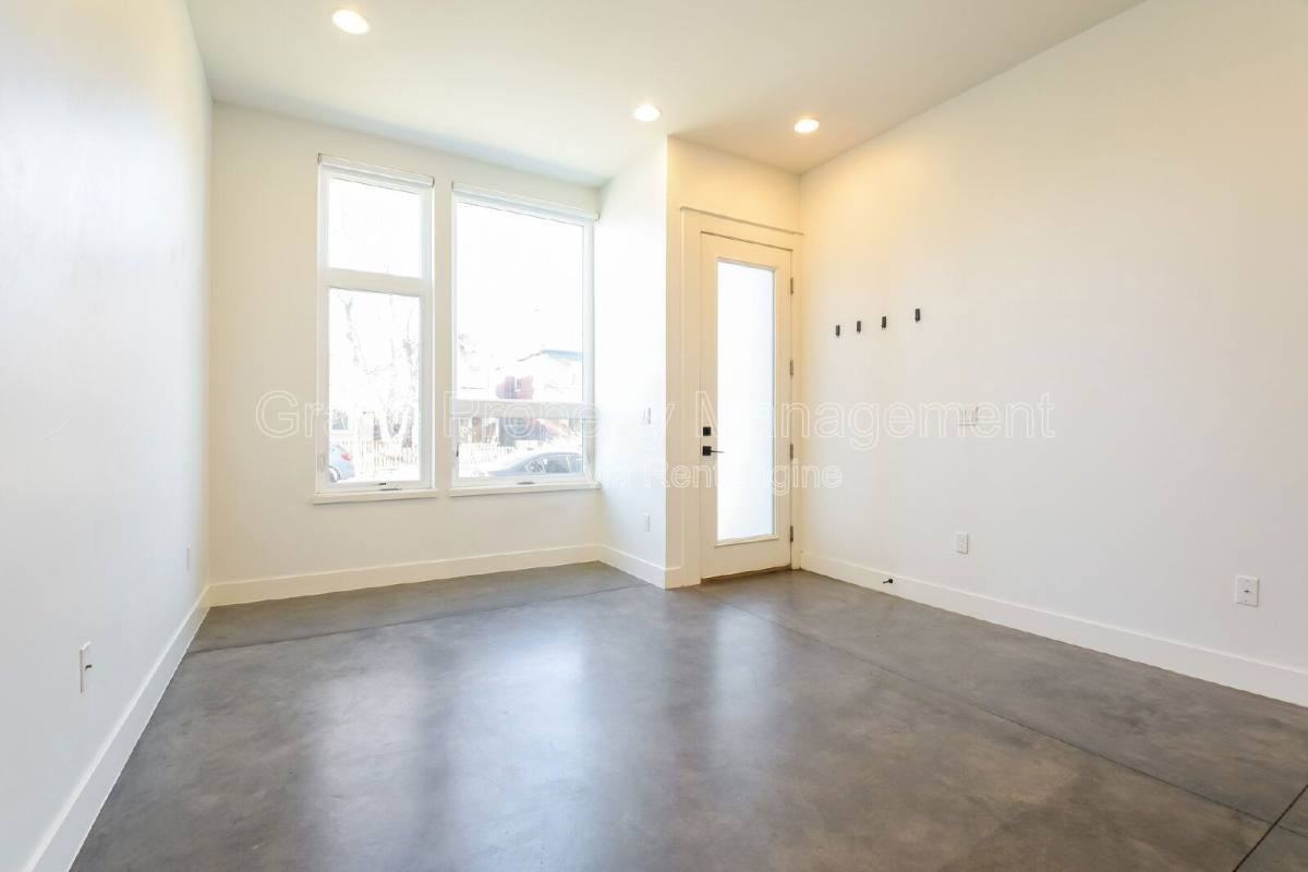 3118 N Gilpin St - Photo 2 of 10