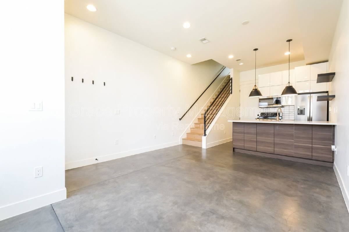 3118 N Gilpin St - Photo 3 of 10