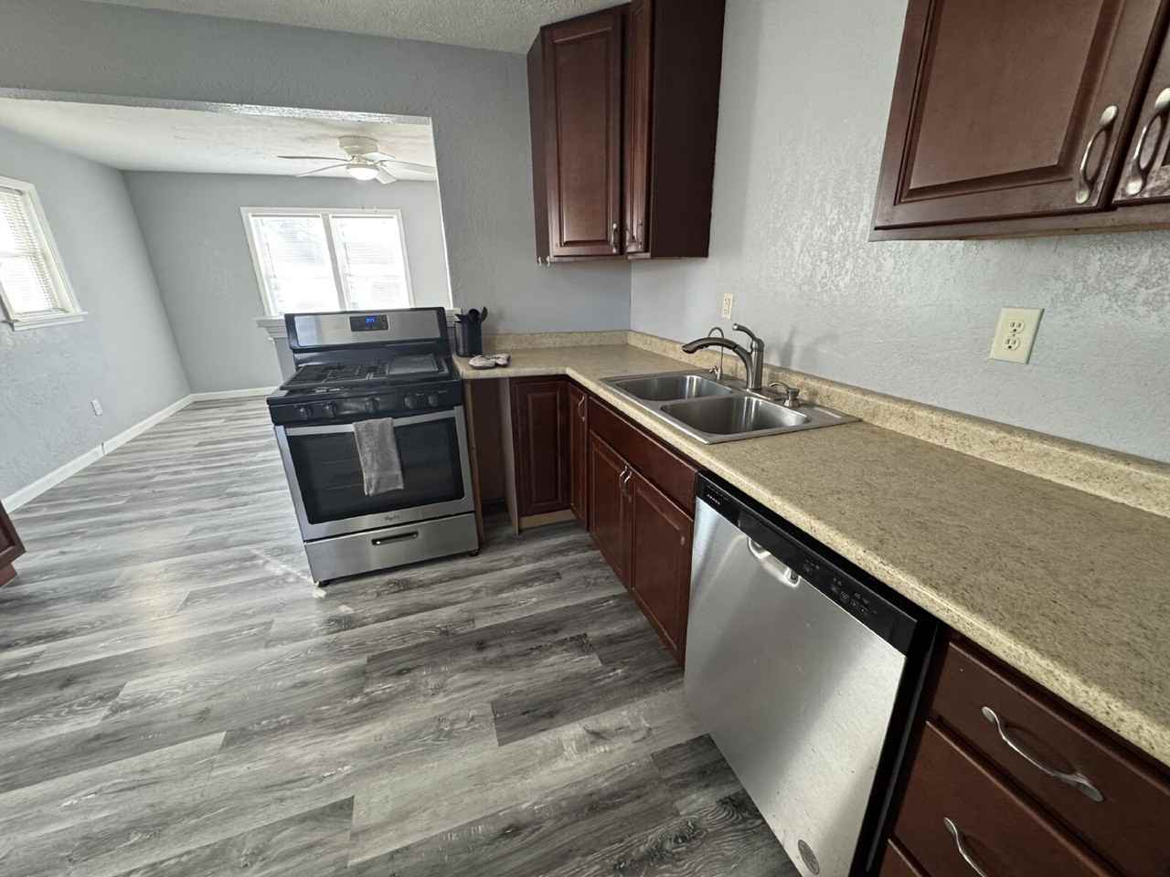 1840 N 14th St - Photo 5 of 12