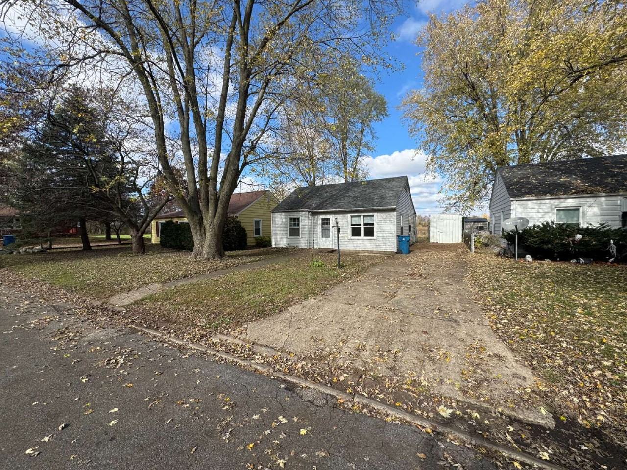 2205 Montgomery Ln - Photo 6 of 17