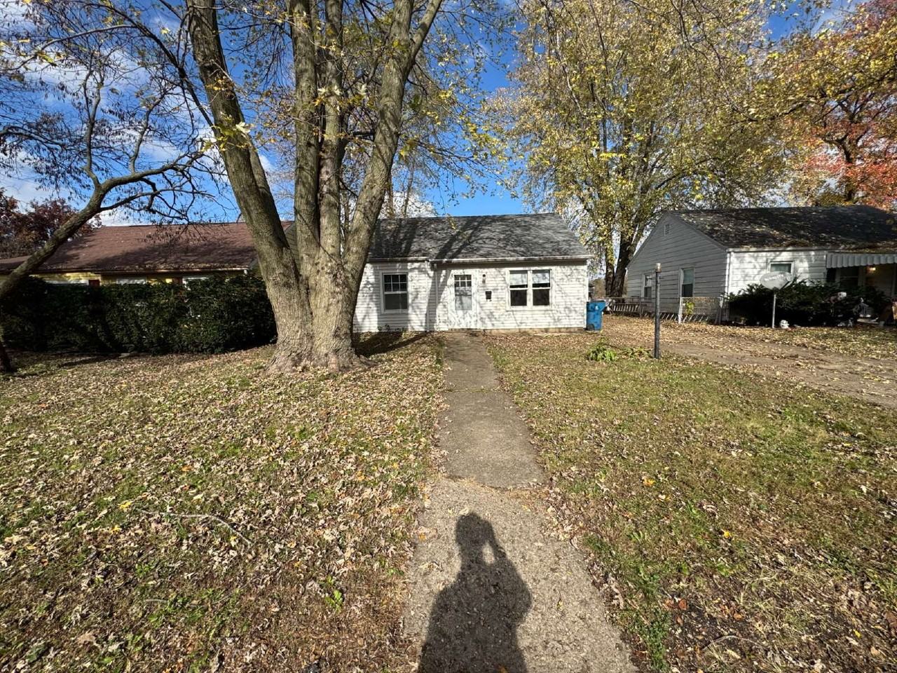 2205 Montgomery Ln - Photo 7 of 17