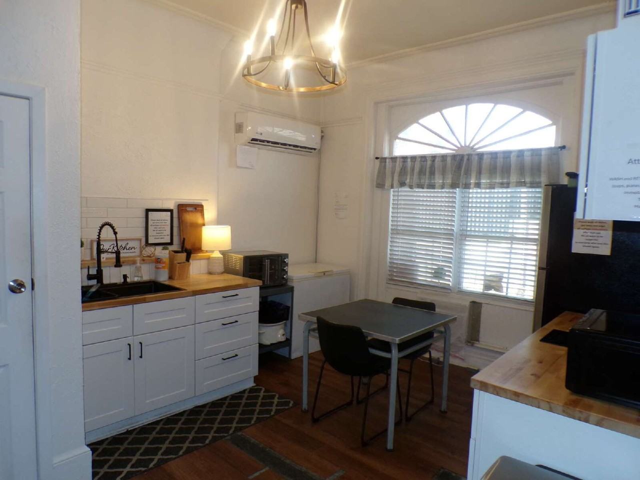 308 E Jacob St Rm 10 #10 - Photo 3 of 20