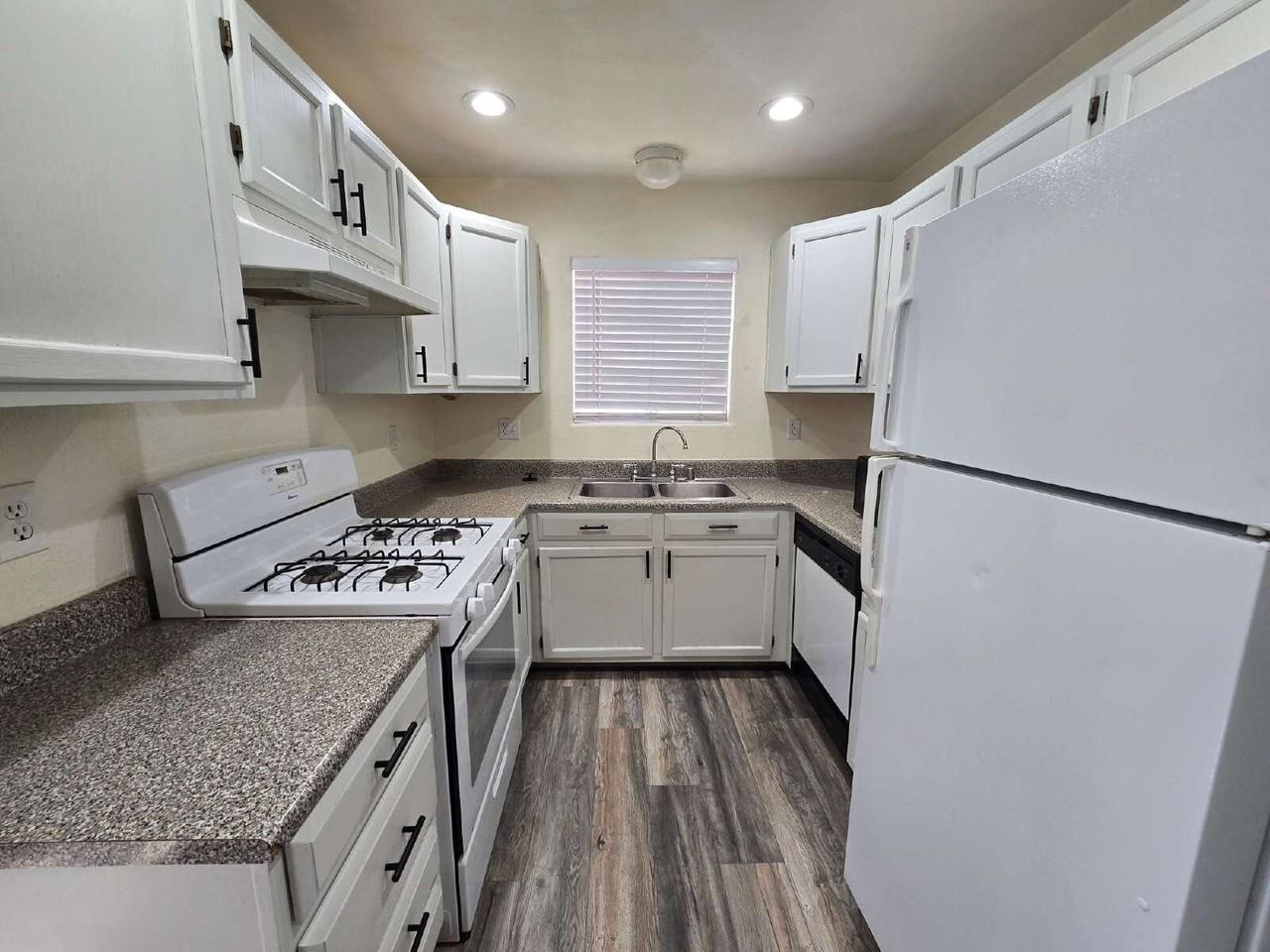 6027 Chisolm Trl - Photo 3 of 12