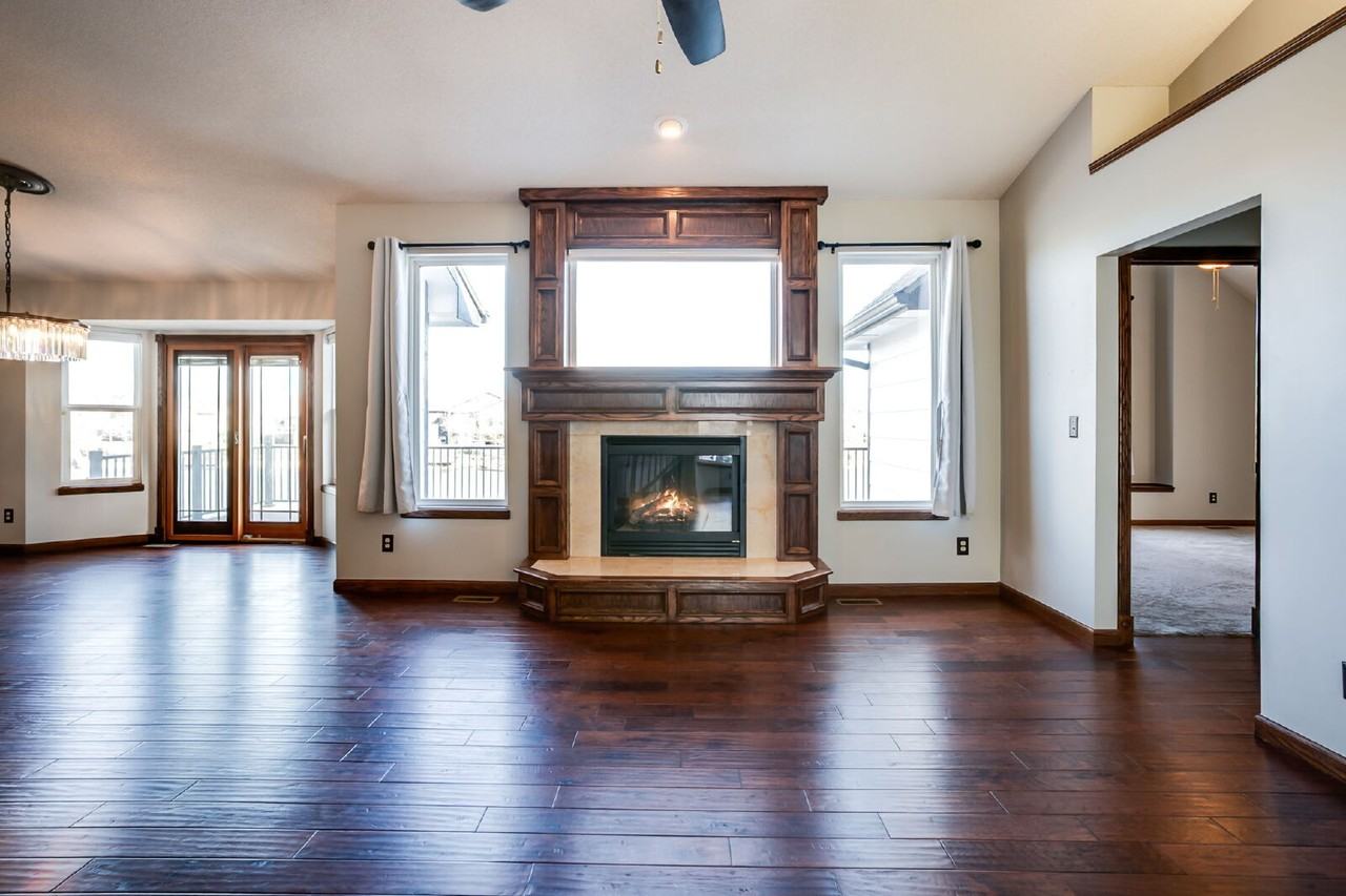 112 S Springwood Dr - Photo 2 of 21