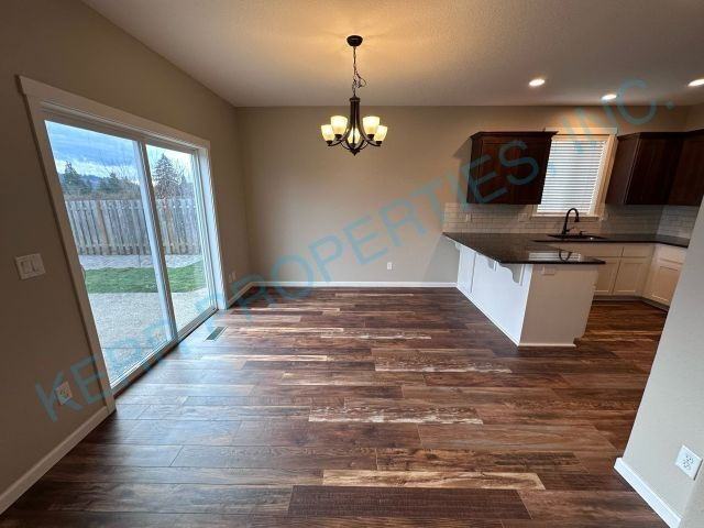 5910 Se 33rd St - Photo 5 of 26