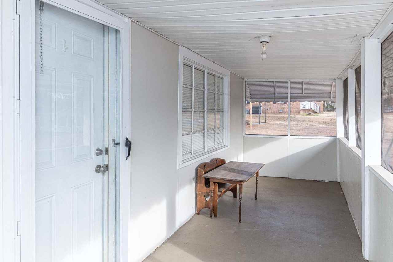 605 Marshall St - Photo 4 of 26