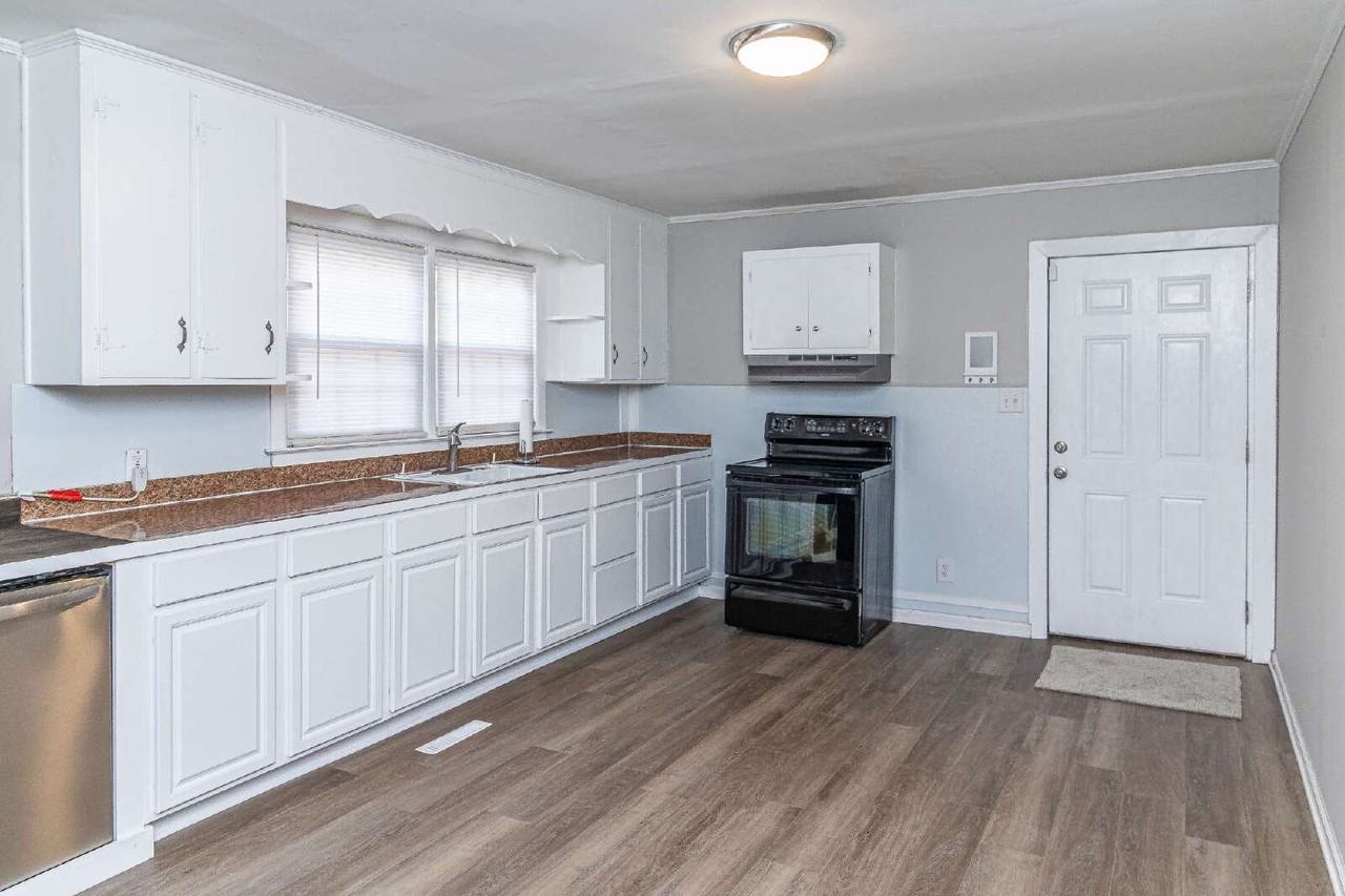 605 Marshall St - Photo 5 of 26