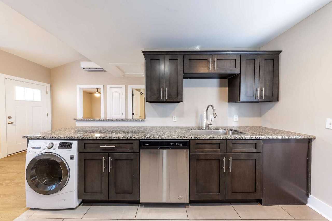 1620C Scovel St - Photo 3 of 5