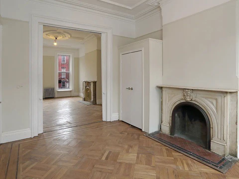 292 Putnam Ave - Photo 6 of 9