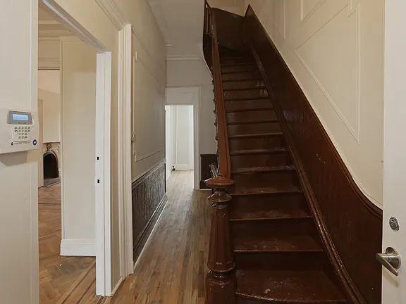 292 Putnam Ave - Photo 7 of 9