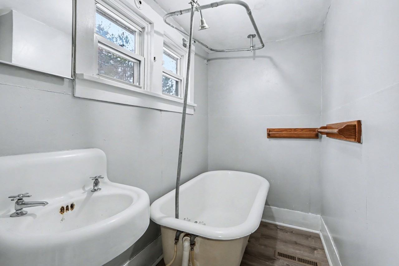 417 Cutler St #1 - Photo 4 of 17