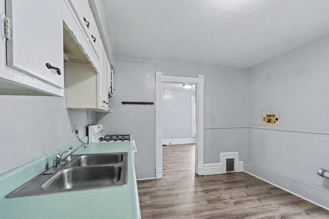 417 Cutler St #1 - Photo 6 of 17