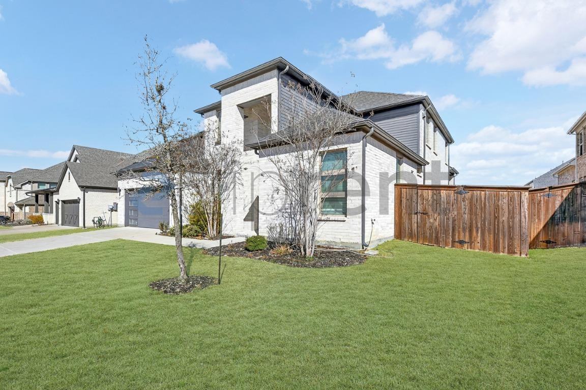 7530 Sanctuary Dr - Photo 2 of 33