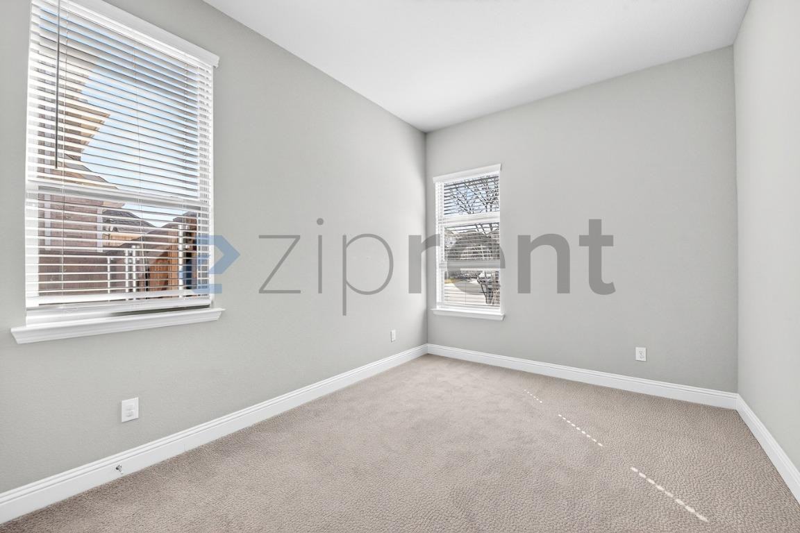 7530 Sanctuary Dr - Photo 7 of 33