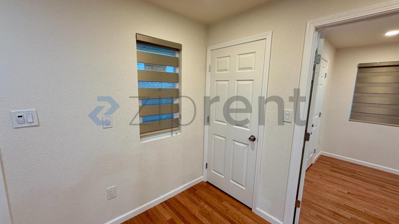 4564 Angeles Ave - Photo 4 of 20