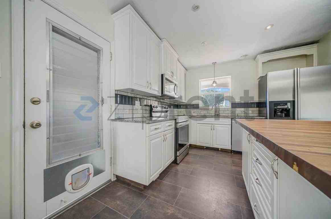 2540 Sistina St - Photo 5 of 21