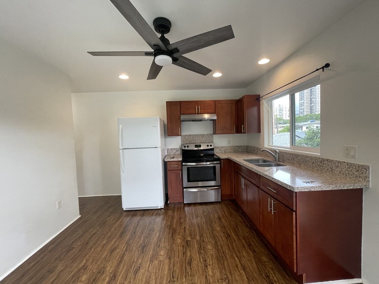 1917 Pacific Heights Rd #D - Photo 3 of 11