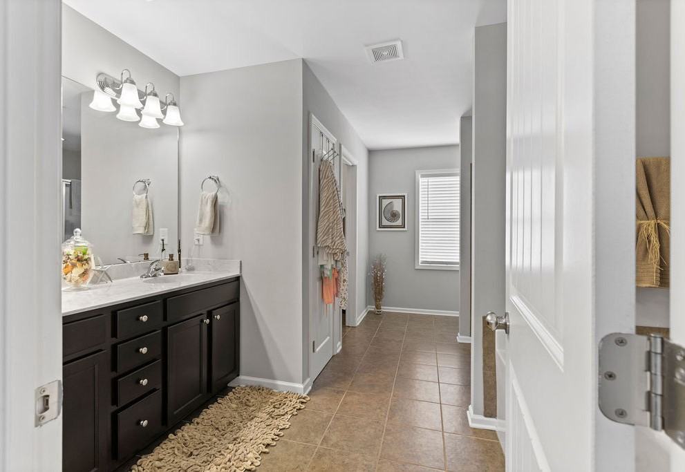 135 Regatta Way - Photo 2 of 50