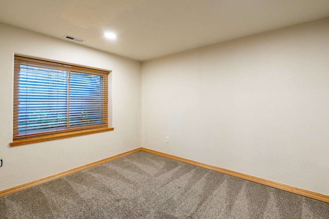 6235 Gemfield Dr - Photo 5 of 26