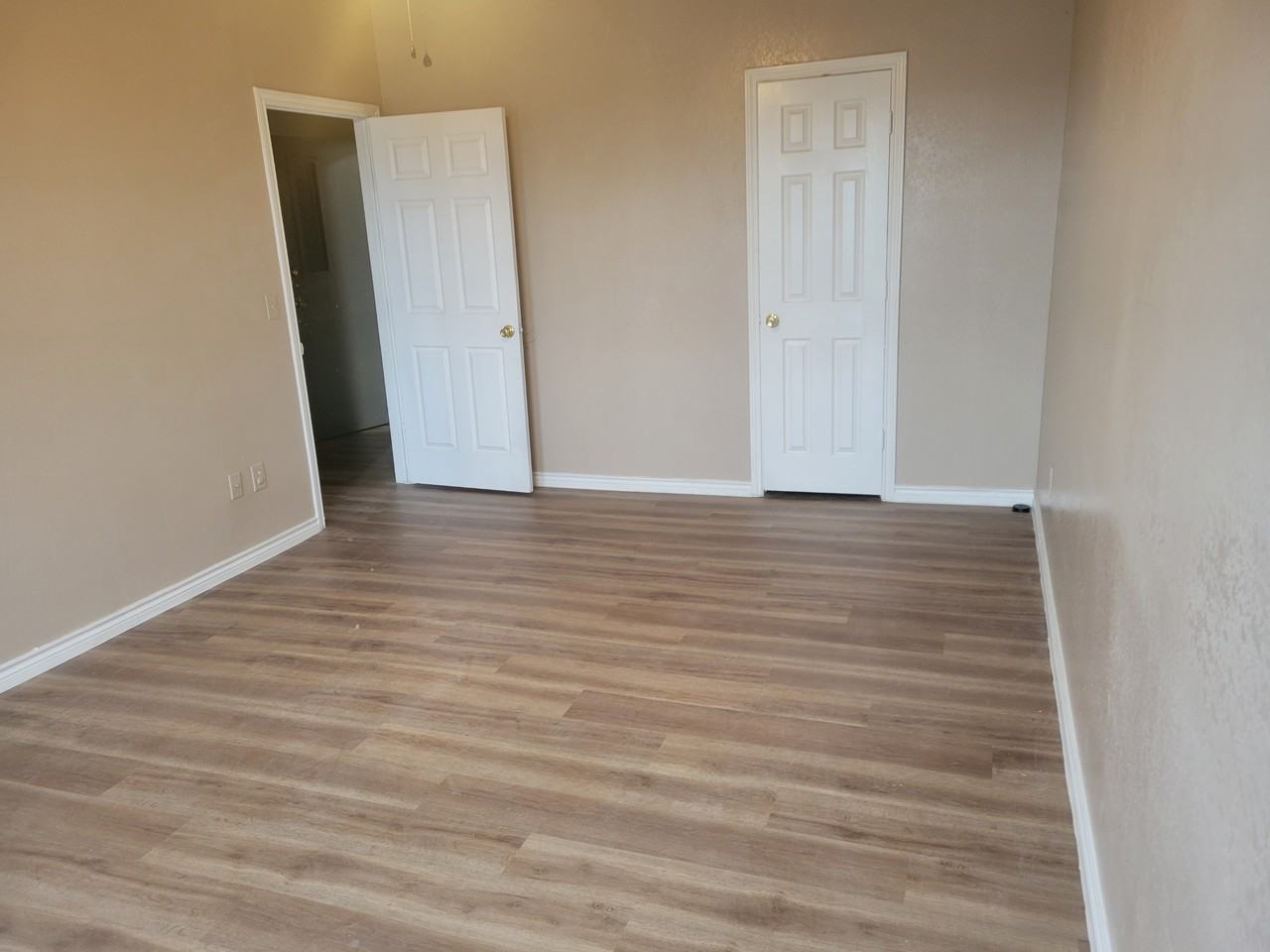 354 E Southcross Blvd #4 - Photo 2 of 8