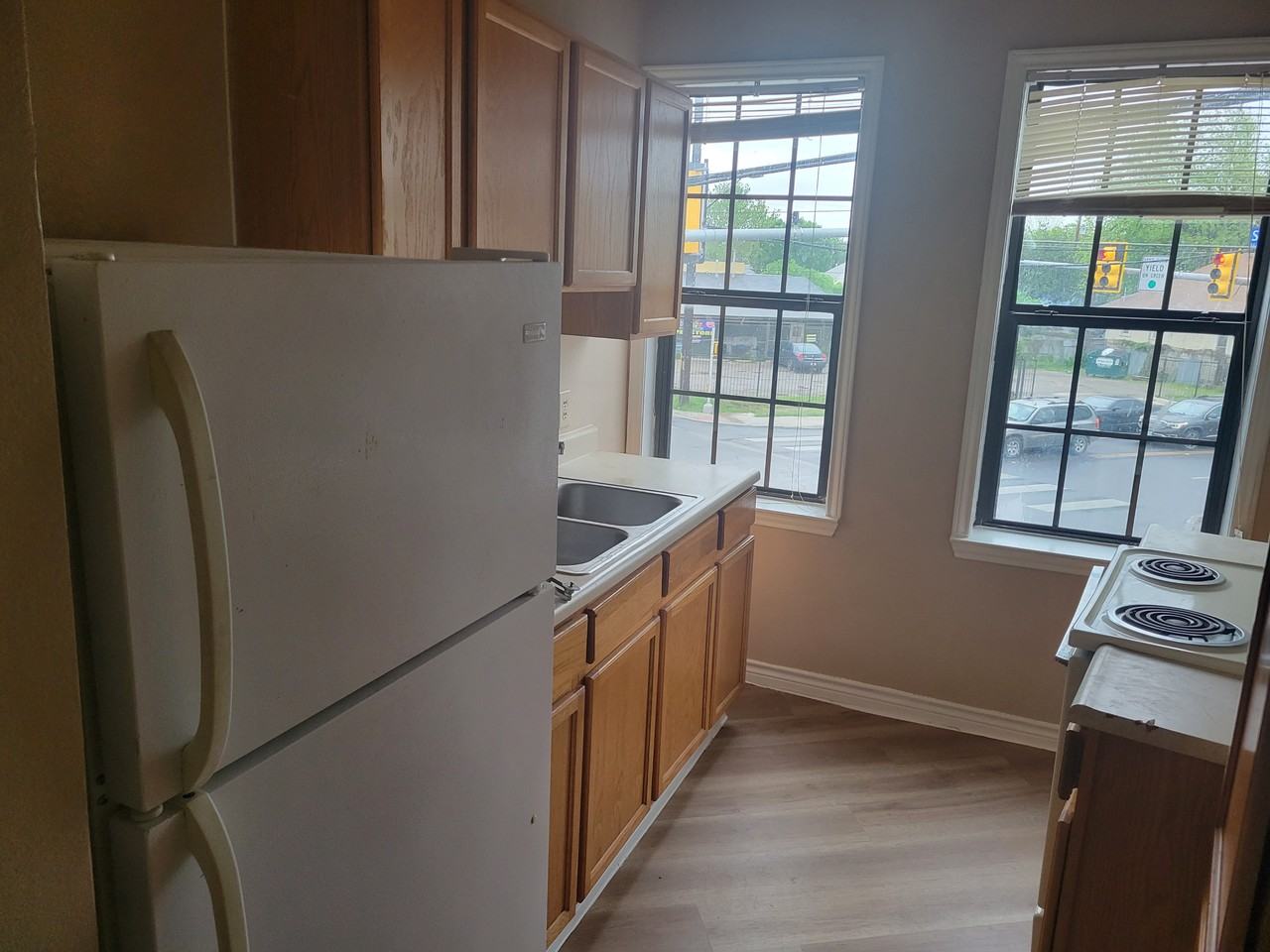 354 E Southcross Blvd #4 - Photo 4 of 8