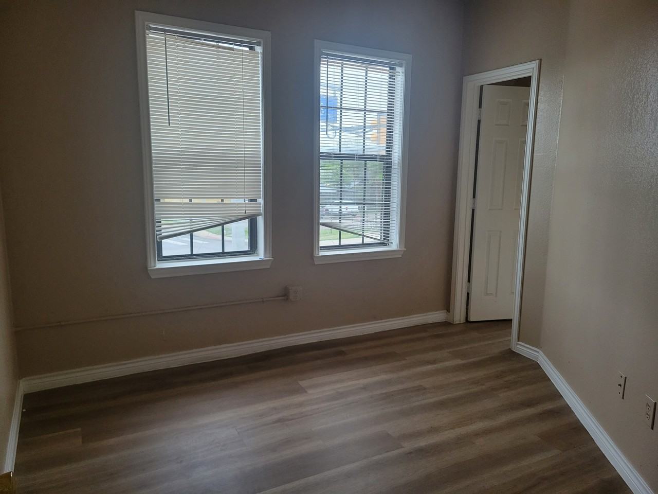 354 E Southcross Blvd #4 - Photo 5 of 8