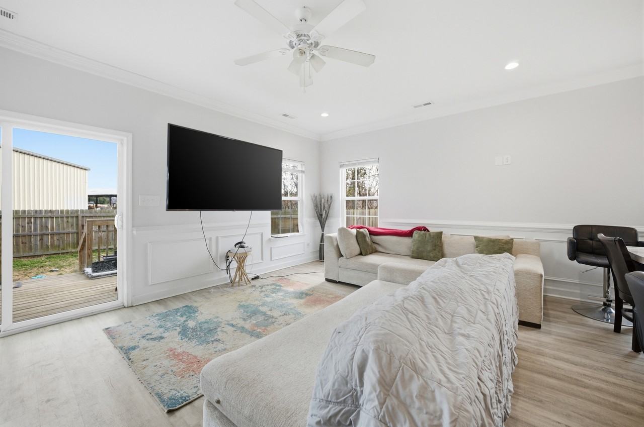 236 Patterson Ave - Photo 5 of 33