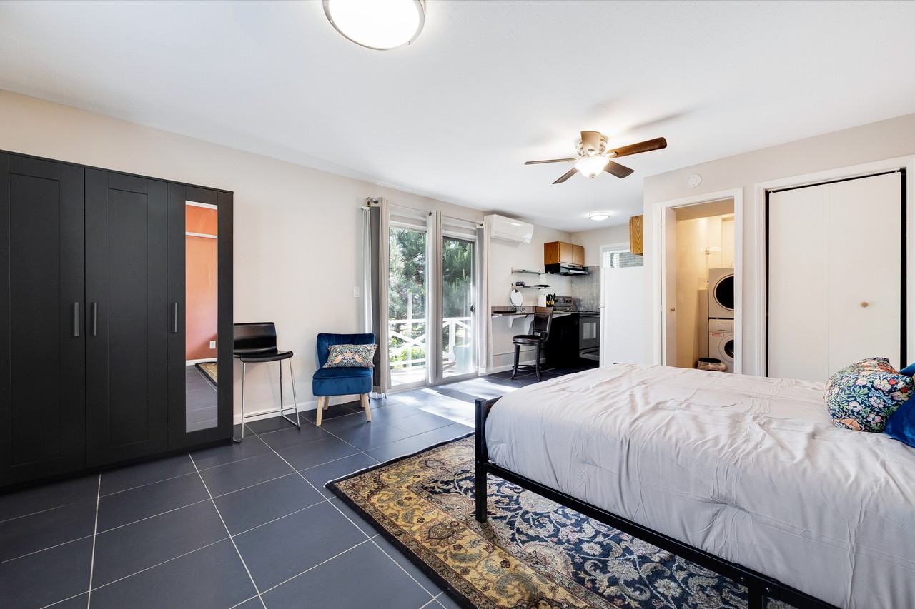 4400 Genessee St #1E