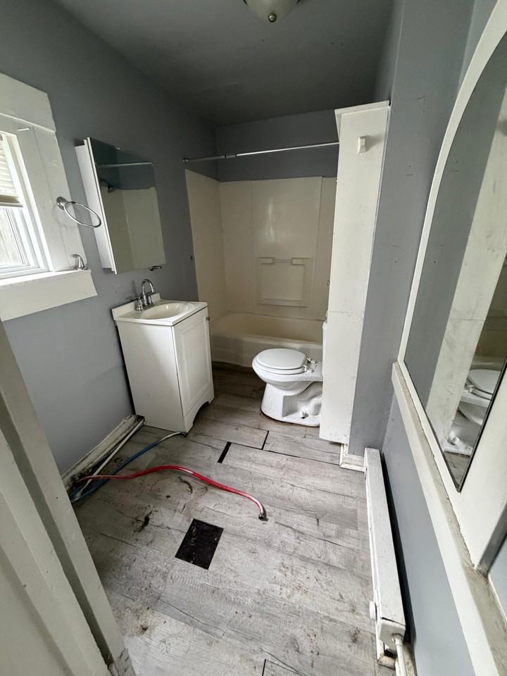655 Ivy Ave #655 - Photo 3 of 4