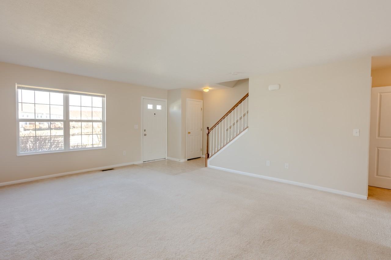 976 Hartford Village Blvd - Photo 3 of 22