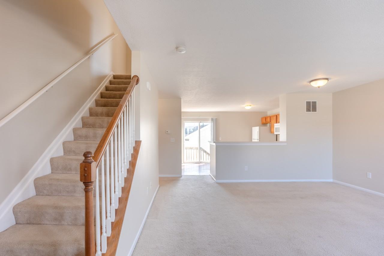 976 Hartford Village Blvd - Photo 6 of 22