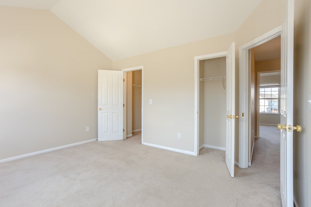 976 Hartford Village Blvd - Photo 7 of 22