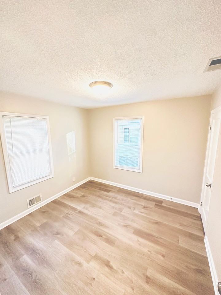 887 S Morgantown Rd - Photo 2 of 21