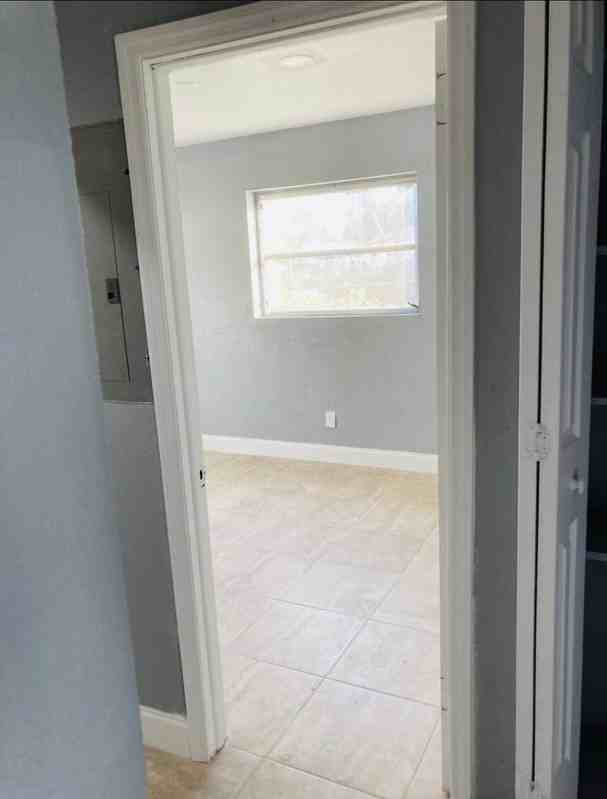 1278 Nw 31st Way - Photo 5 of 11