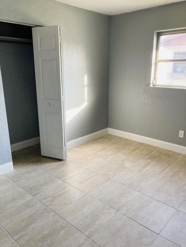 1278 Nw 31st Way - Photo 7 of 11