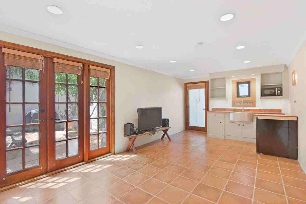 2945 Valmere Dr - Photo 2 of 7