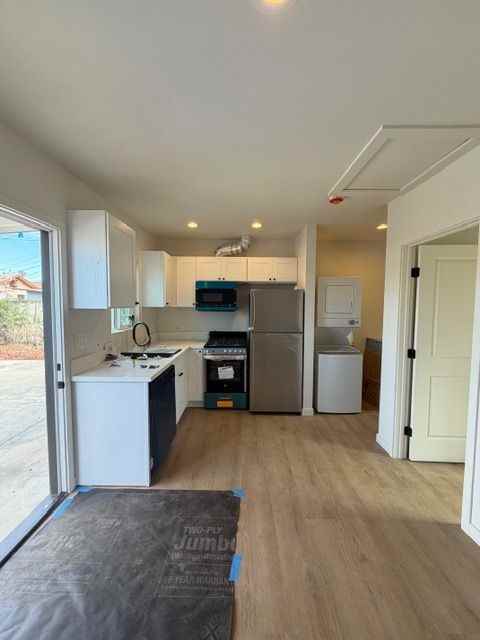 1327 W 89th St - Photo 3 of 6