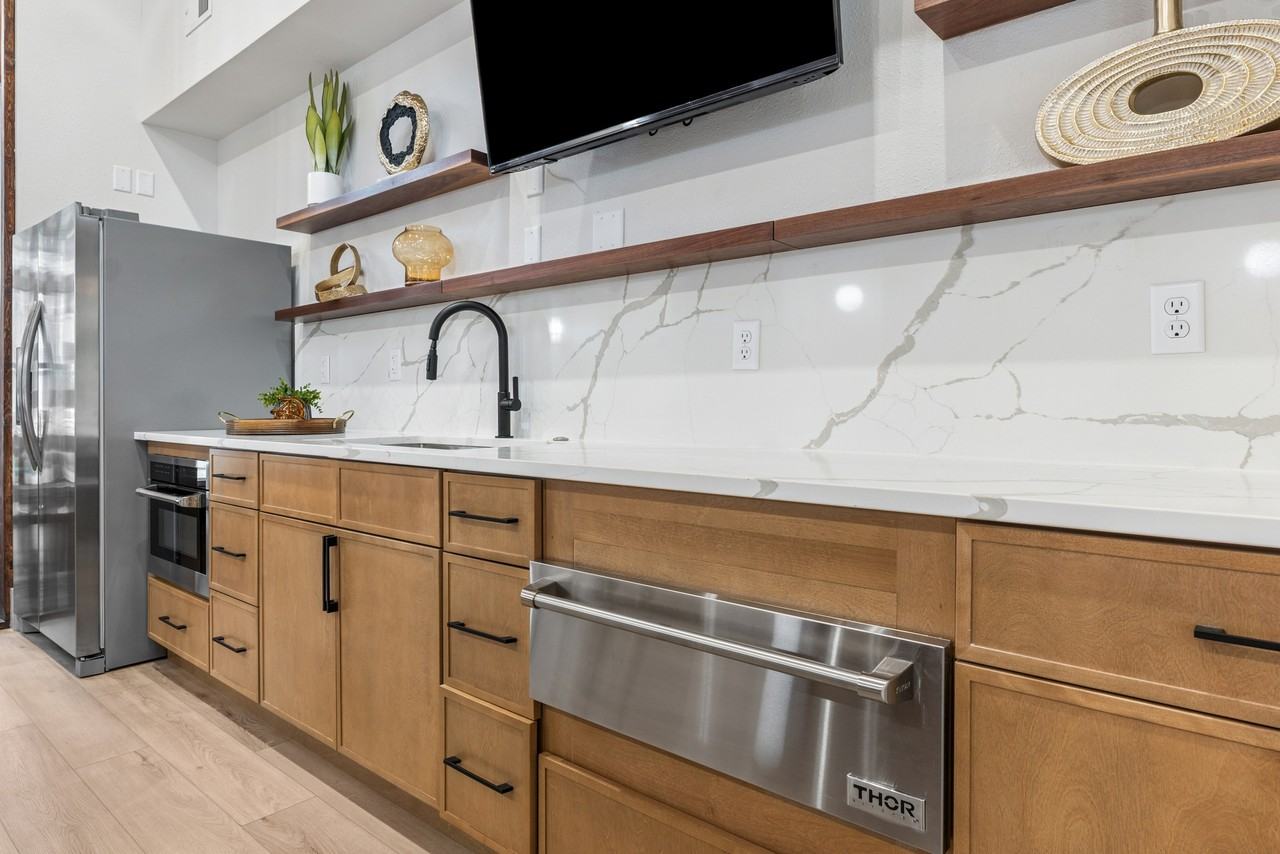 Island View Apartments - Photo 5 of 33