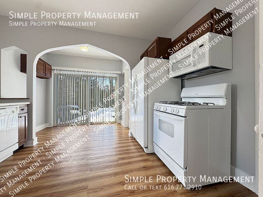 507 Glenwood Ave Se #2 - Photo 4 of 13