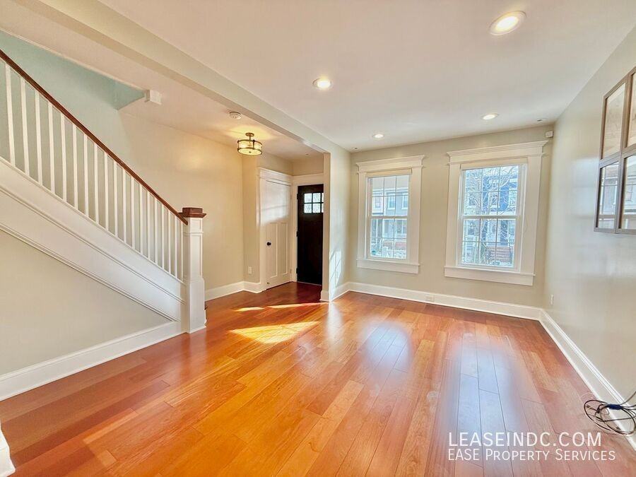 622 Orleans Pl Ne - Photo 6 of 33