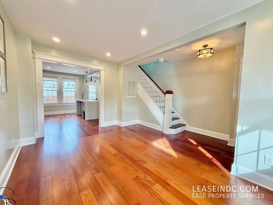 622 Orleans Pl Ne - Photo 7 of 33