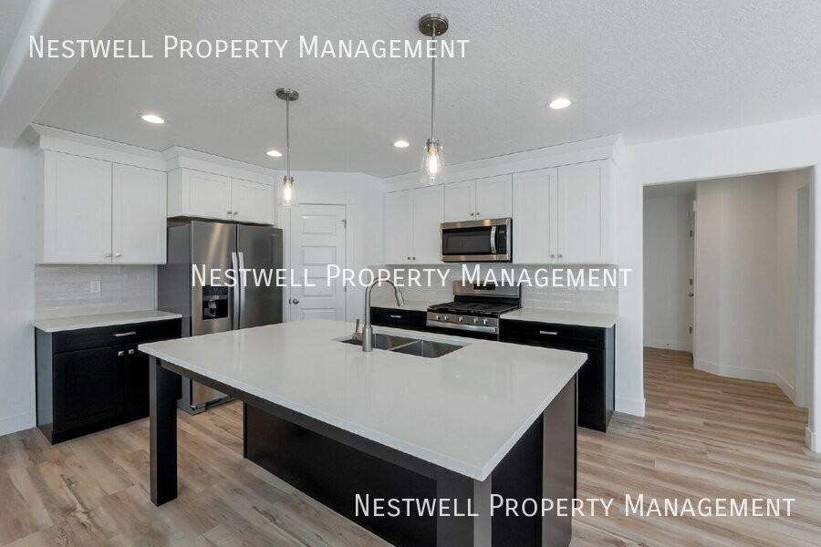 694 N Gillan Dr - Photo 4 of 31