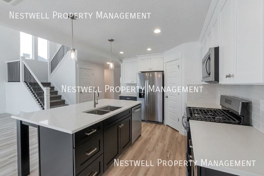 694 N Gillan Dr - Photo 5 of 31