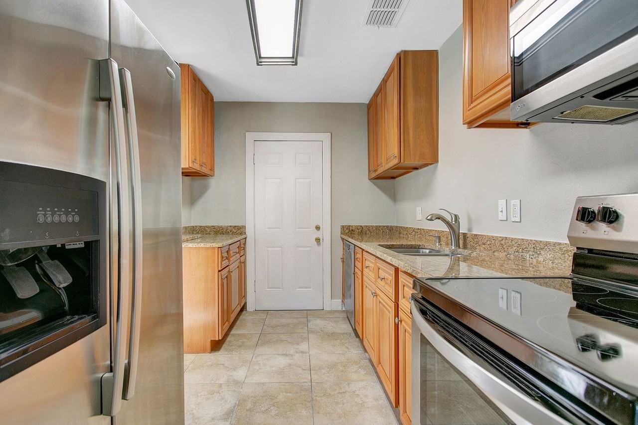 541 N Capen Ave - Photo 5 of 14