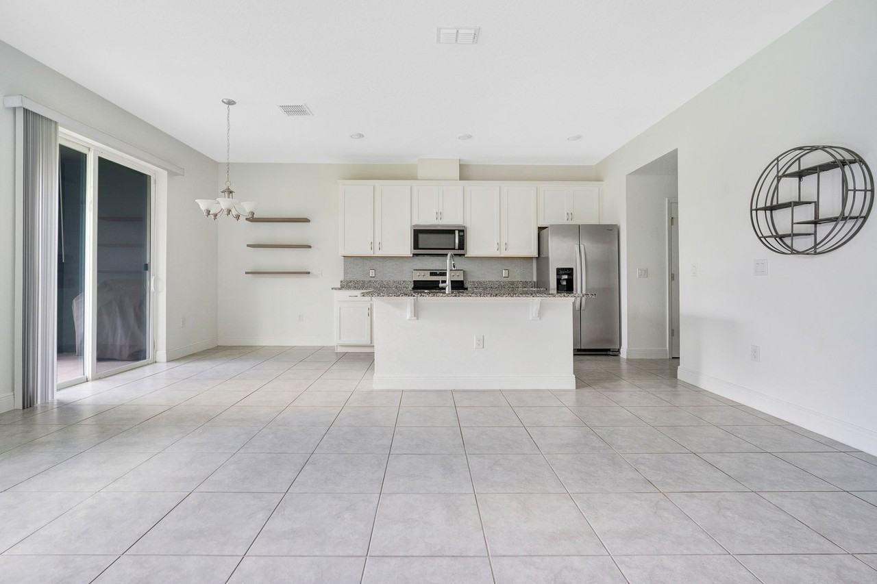 1611 Little Wren Ln - Photo 4 of 23