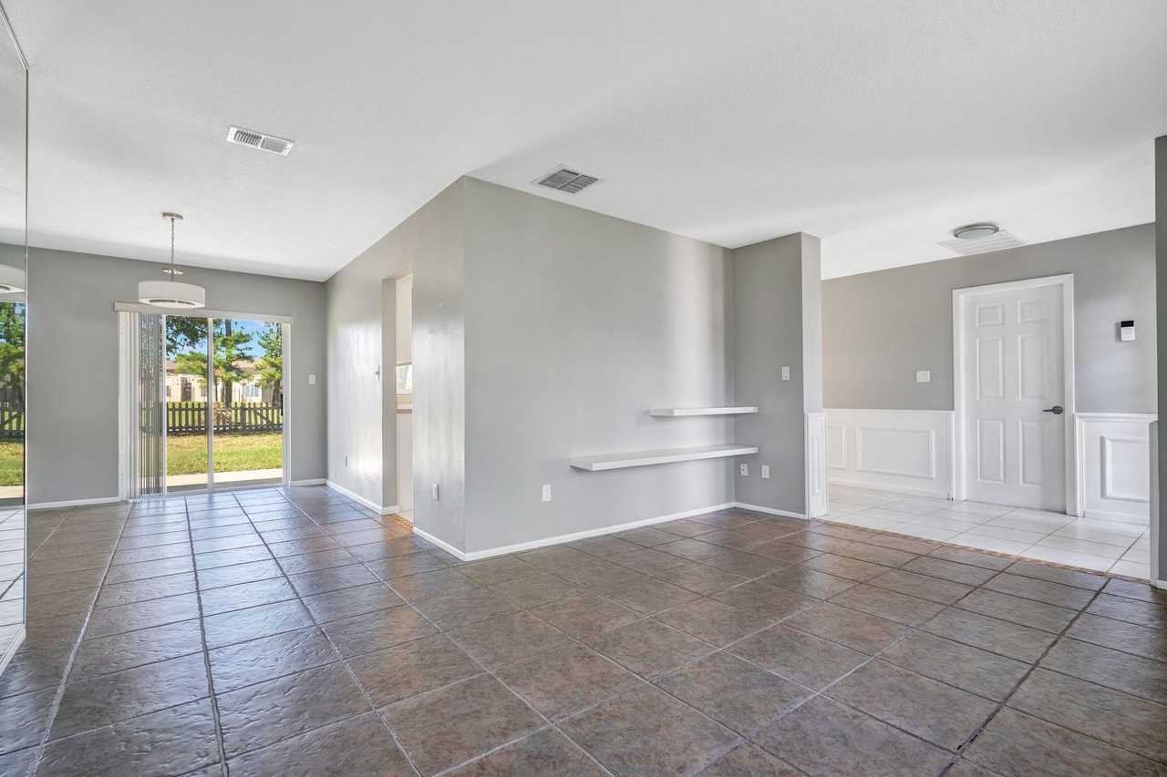 111 Colyer Dr - Photo 2 of 19