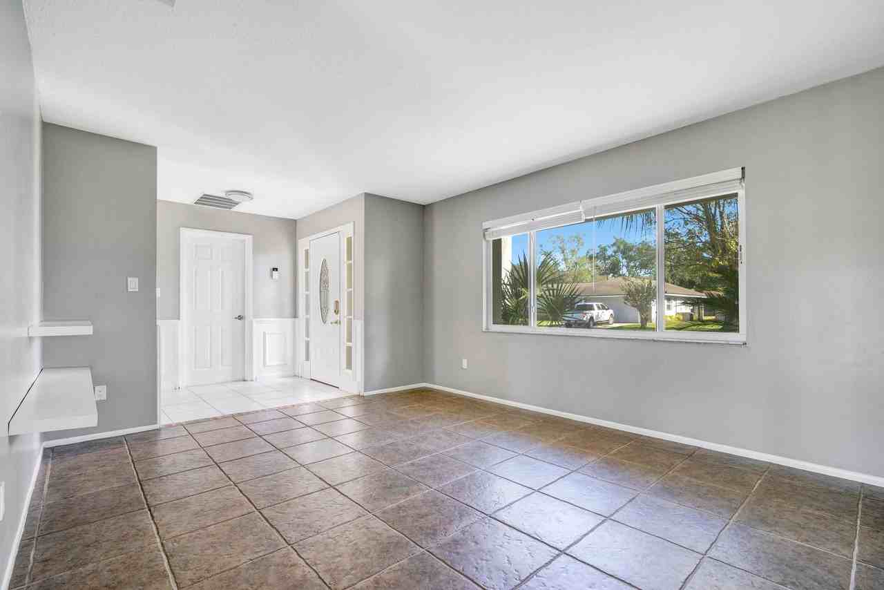 111 Colyer Dr - Photo 3 of 19